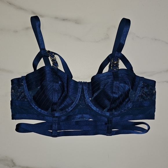Straps And Rings Satin Underwire Bra With Mesh Cup - Picture 7 of 7